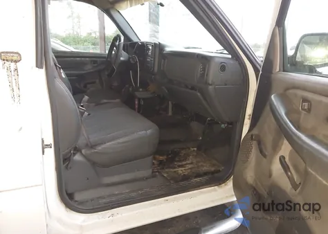 1999 Chevrolet Silverado 2500 C2500 z USA, uszkodzony, nr VIN 1GCFC24TXXE211950